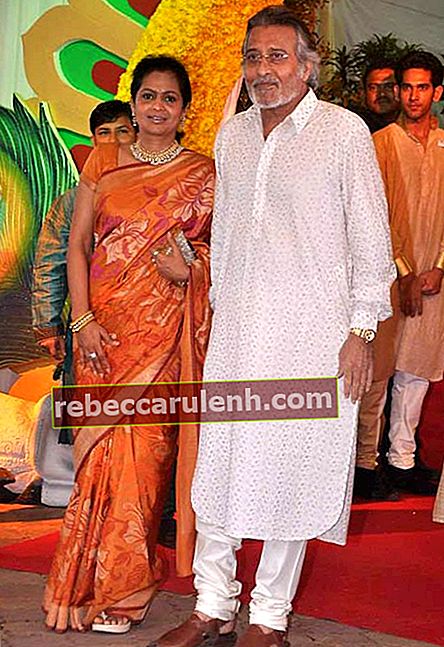 Kavita Khanna and Vinod Khanna at Esha Deol's wedding at ISKCON temple in 2012
