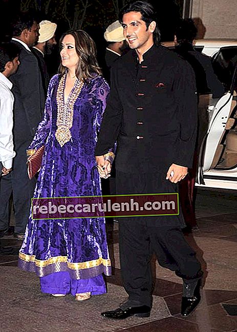 Zayed Khan at Esha Deol's sangeet ceremony in 2012