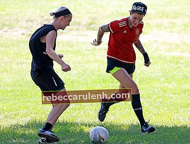 Руби Роуз и Фиби Даль играют в футбол в Лос-Анджелесе