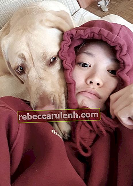 Фернанда Ли на селфи со своей собакой в ​​сентябре 2018 года