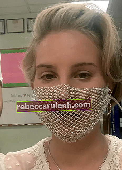 Лана Дель Рей в маске для лица в октябре 2020 года