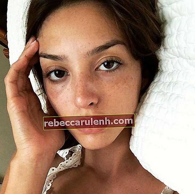 Селин Фарач в селфи без макияжа в июне 2018 года