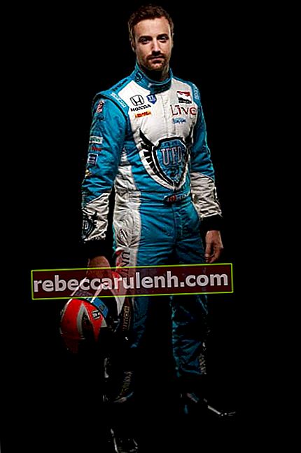 Джеймс Хинчклифф во время медиа-дня IZOD IndyCar Series во Флориде в феврале 2014 г.
