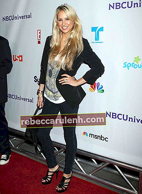 Анна Курникова на вечеринке всех звезд NBC Universal Press Tour в августе 2011 года