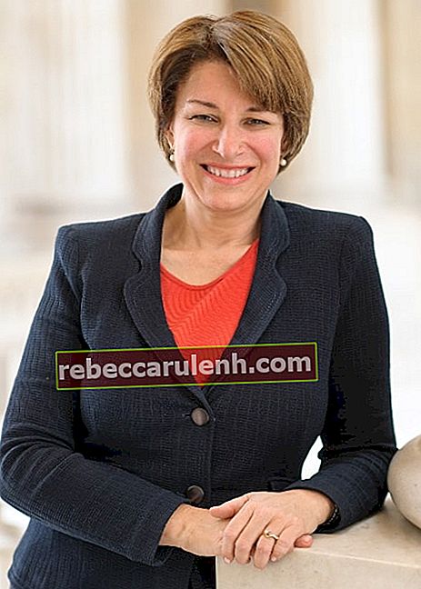 Официальный портрет сенатора США Эми Клобучар в марте 2013 г.