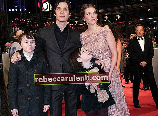 Киллиан Мерфи с женой Ивонн МакГиннесс и сыновьями на премьере фильма Aloft в феврале 2014 года на международном кинофестивале Берлинале в Германии.