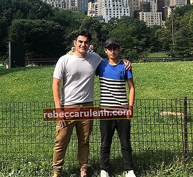Архан Хан с отцом в июле 2017 года.