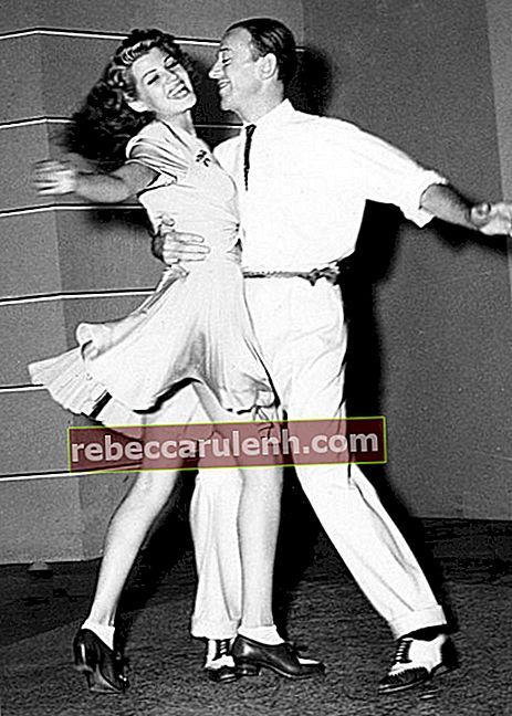 Фред Астер и Рита Хейворт танцуют в фильме 1942 года «Ты никогда не был красивее»