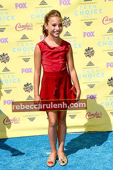 Маккензи Зиглер на церемонии вручения награды Teen Choice Awards в августе 2015 года