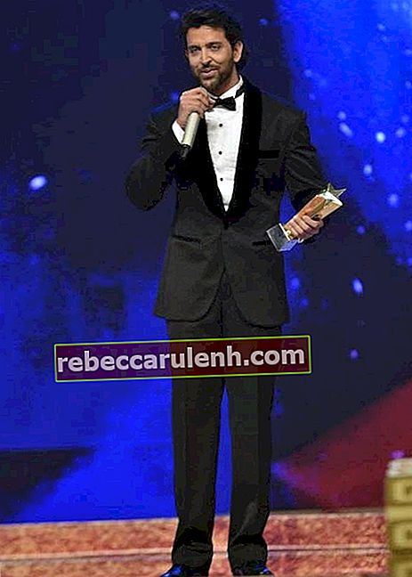 Hrithik Roshan at Star Parivaar Awards 2011