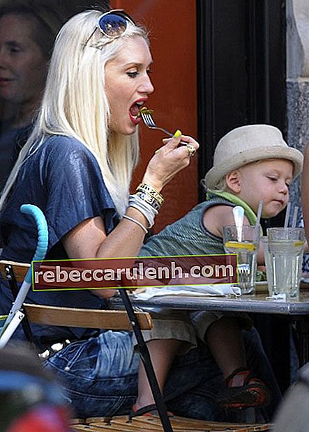 Gwen Stefani che mangia insalata
