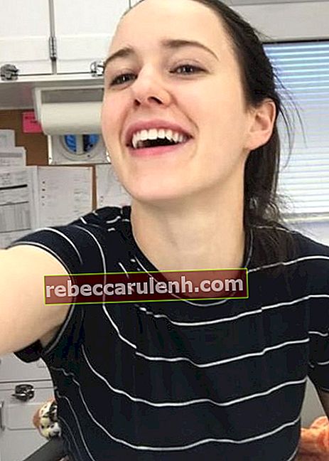 Rachel Brosnahan dans un selfie en août 2018