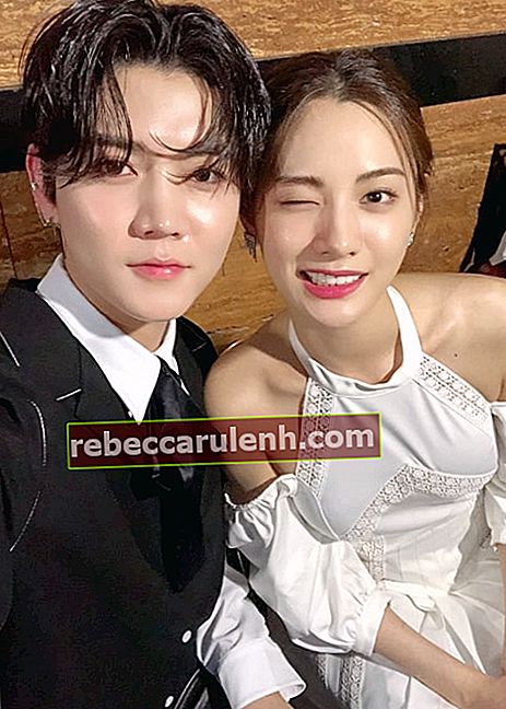 Nana (Im Jin-ah) dans un selfie pris avec le chanteur Ren en mai 2018