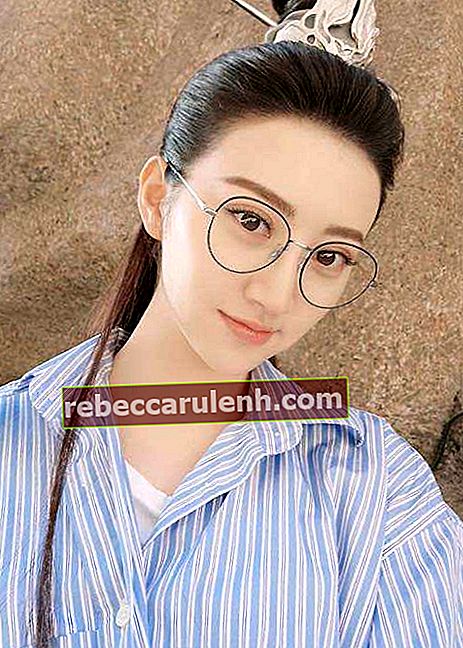 Jing Tian portant des lunettes dans un selfie en juin 2017