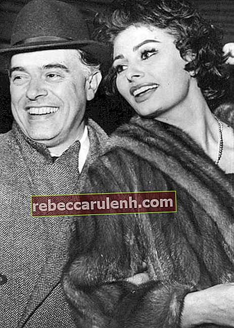 София Лорен, както се вижда на снимка със съпруга й Карло Пинто, направена през януари 1958 г.