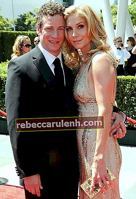Elizabeth Mitchell i Chris Soldevilla na rozdaniu Creative Arts Emmy Awards w sierpniu 2010