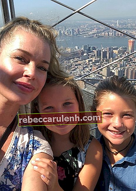 Rebecca Romijn en selfie avec ses filles en août 2018