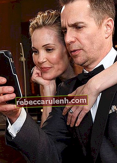 Leslie Bibb come si vede in una foto con il suo beau attore Sam Rockwell nel gennaio 2019