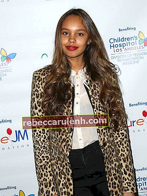 Alisha Boe all'annuale Children's Hospital Los Angeles Holiday Party e Toy Drive nel dicembre 2015