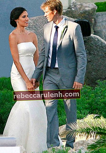 Даниела Руах и Дейвид Олсен по време на сватбата си през юли 2014 г.