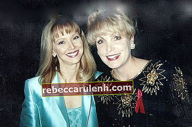 Shelley Long (z lewej) i Terrie Frankel na rozdaniu Cable Ace Awards w 1996 roku