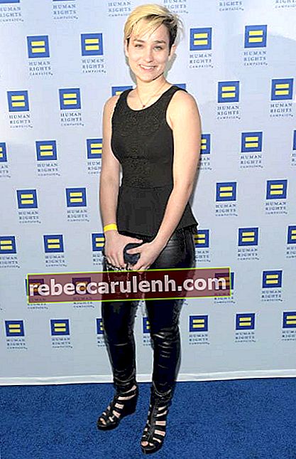 Бекс Тейлър-Клаус в кампанията за правата на човека в Лос Анджелис Гала през март 2015 г.