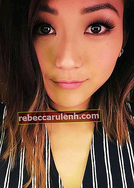 Karen Fukuhara in un selfie su Instagram nel settembre 2016