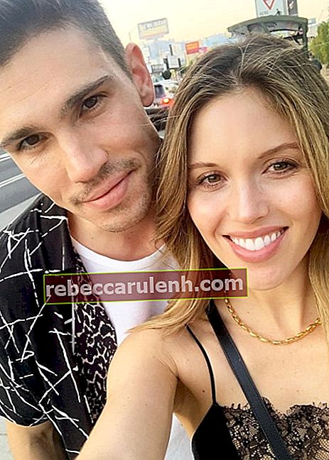 Kayla Ewell dans un selfie pris avec son mari Tanner Novlan à Los Angeles, Californie en octobre 2019