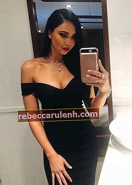 Jessica Green dans un selfie miroir au salon nautique international de Sanctuary Cove en mai 2018