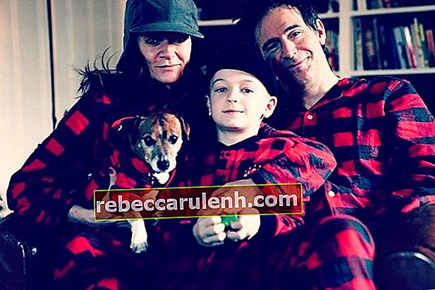 Michelle gesehen mit Ehemann Jack Davenport, Sohn Harry und ihrem Hund Frank im Januar 2019