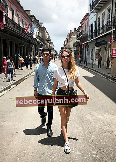 Nathalia Ramos e Derek An mentre passeggiano nel Quartiere Francese di New Orleans, Louisiana, Stati Uniti nel maggio 2017