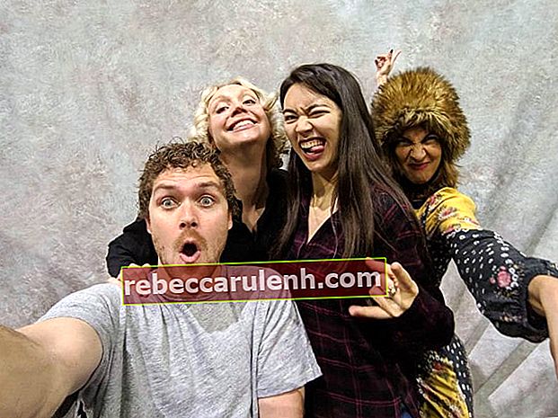 Jessica Henwick dans un selfie avec le casting de Game of Thrones comme on le voit en novembre 2018