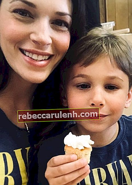 Amanda Righetti en selfie avec son fils en décembre 2017