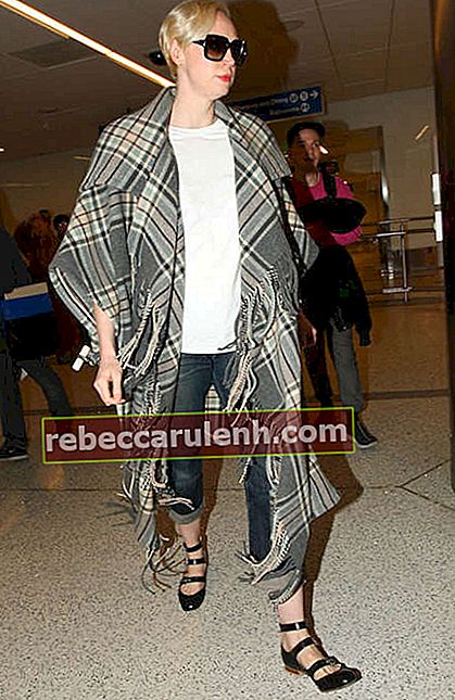 Gwendoline Christie arrivant à l'aéroport de LAX en décembre 2015