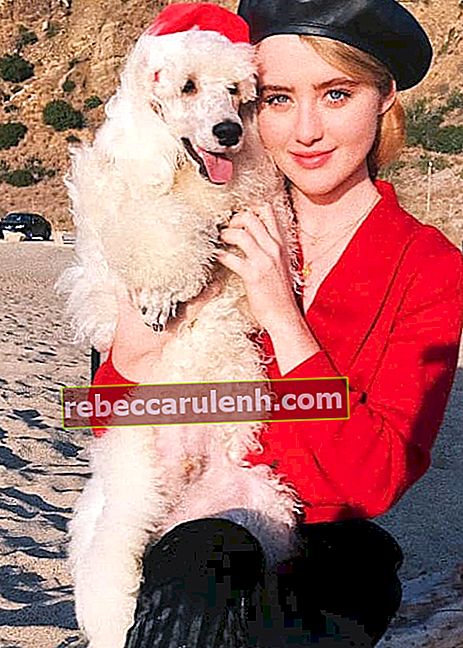 Катрин Нютон с кучето си, както се вижда през декември 2017 г.