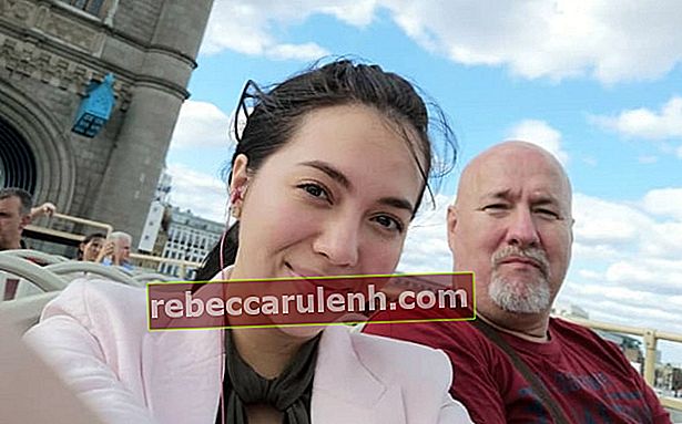 Julia Montes vue en prenant un selfie avec son père