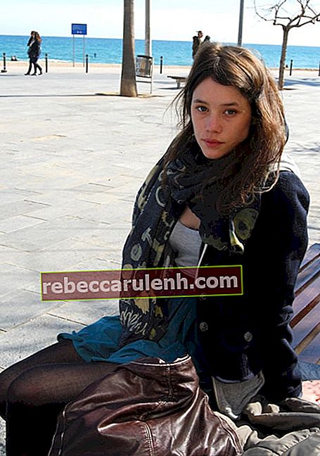 Astrid Bergés-Frisbey während der Dreharbeiten zu "Das Geschlecht der Engel" in Barcelona im Jahr 2011