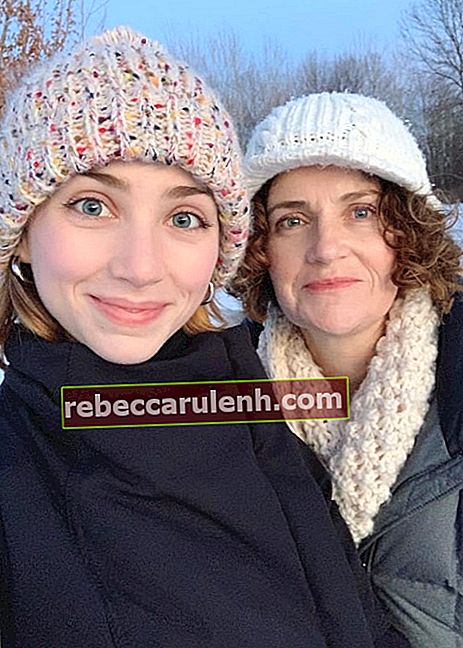 Emily Rudd dans un selfie pris avec sa mère en décembre 2018