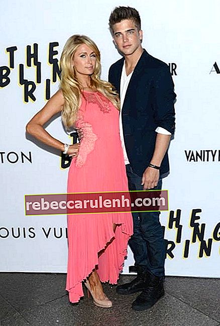 River Viiperi et Paris Hilton lors de la première de l'A24's 'The Bling Ring' à Los Angeles en juin 2013