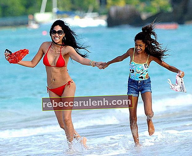 Kimora Lee Simmons pendant des vacances à Saint-Barthélemy avec sa fille en décembre 2012