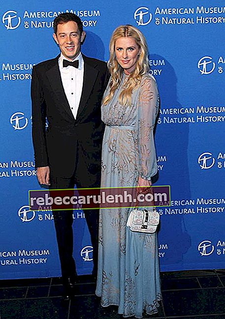 Ники Хилтън със съпруга си Джеймс Ротшилд в Американския музей по естествена история през април 2015 г.