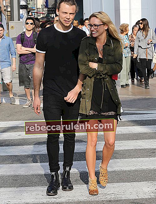Ashton Irwin et Bryana Holly lors de la sortie shopping de Grove Los Angeles