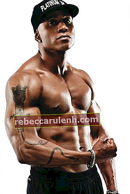 LL Cool J тяло без риза в фотосесия за моделиране през 2015 г.