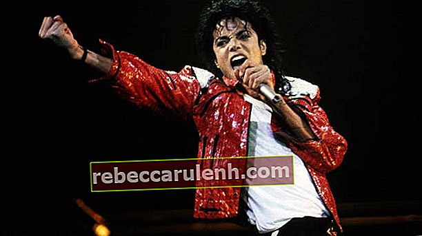 Michael Jackson se produisant au concert à la fin des années quatre-vingt