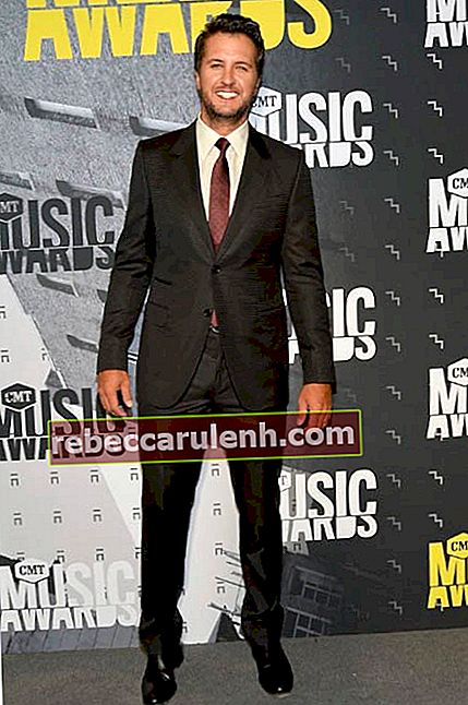 Люк Брайън на музикалните награди CMT през юни 2017 г.