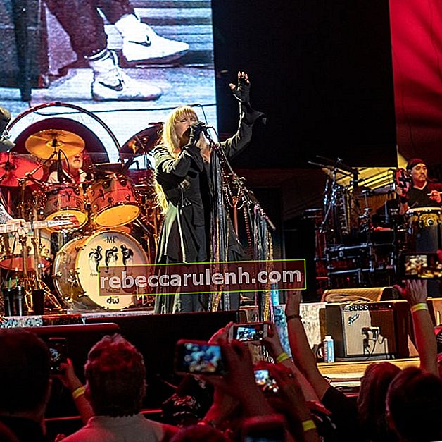 Кристин Маквей, както се вижда на снимка, направена по време на представление на живо в BOK Center Tulsa в сряда на 3 октомври 2018 г.