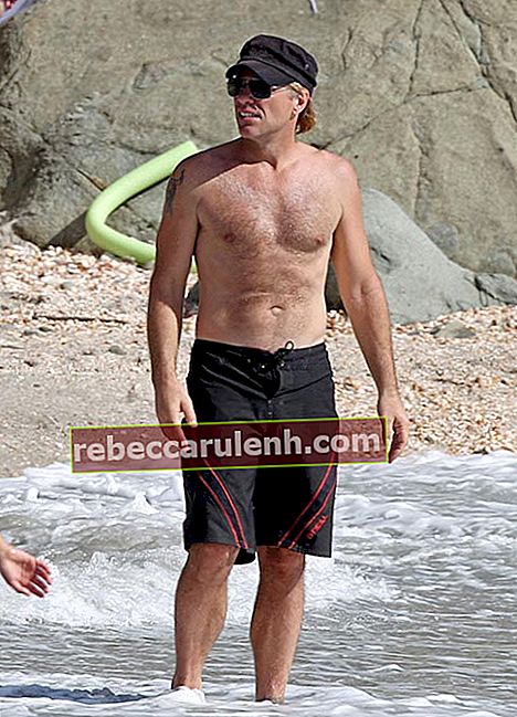 Jon Bon Jovi тяло без риза