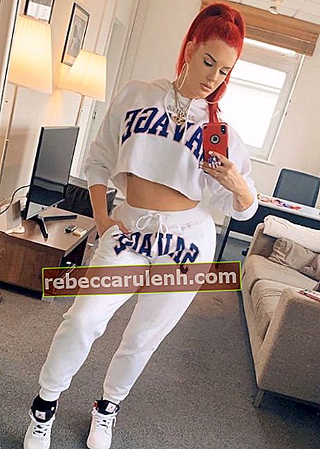 Justina Valentine prend un selfie en octobre 2019