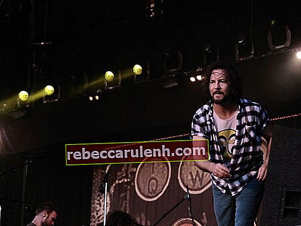 Eddie Vedder se produisant au festival Rockin 'Park aux Pays-Bas en 2010