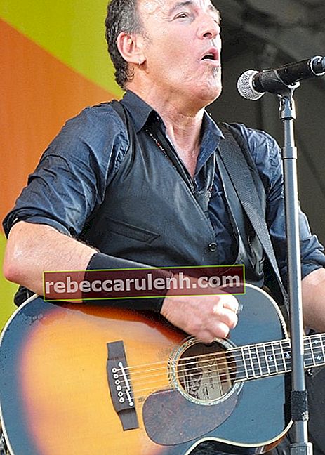 Bruce Springsteen capturé lors d'une performance au New Orleans Jazz & Heritage Festival 2012